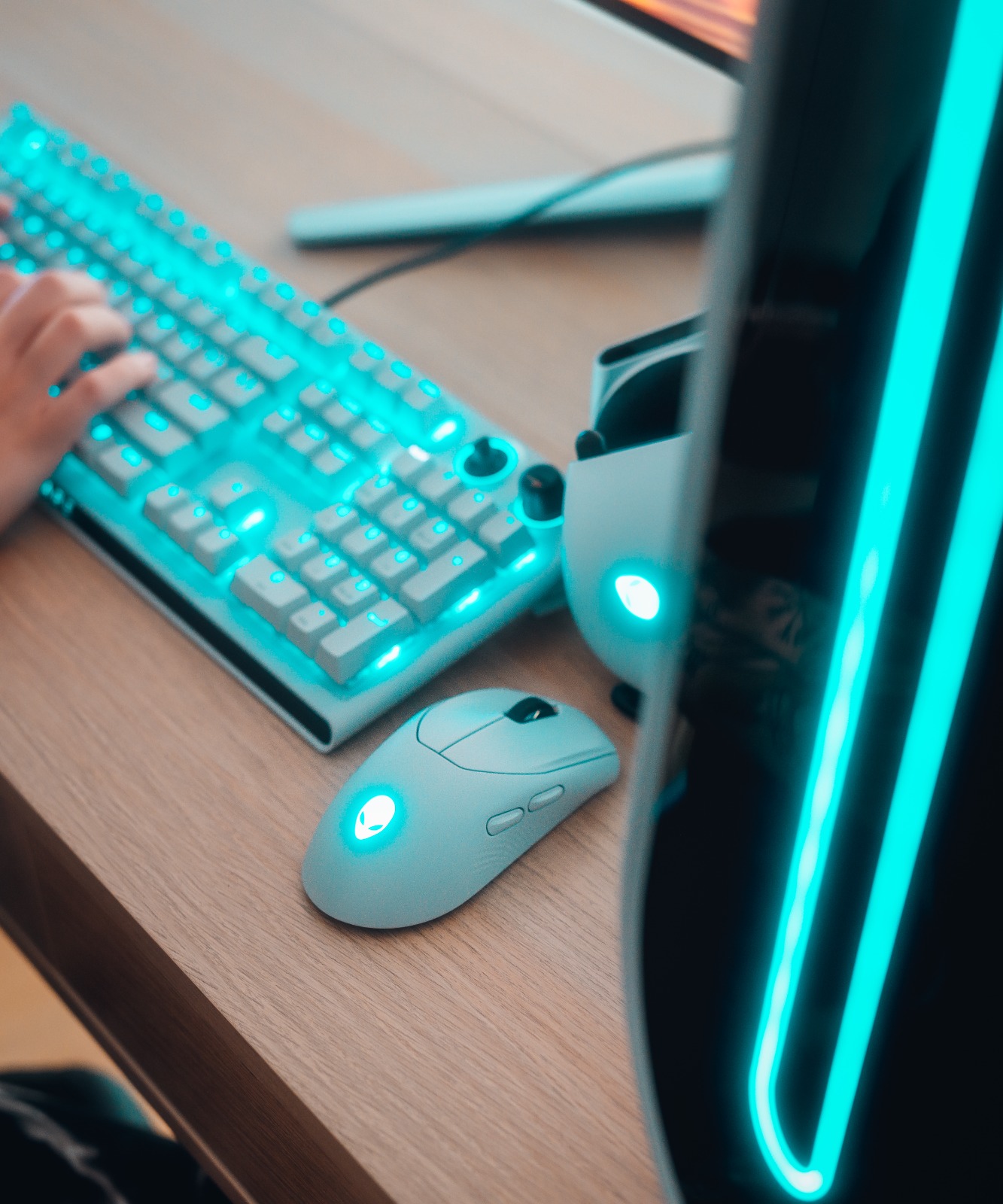 Jeel utilisant les périphériques Alienware : casque, clavier et souris