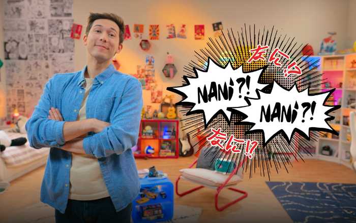 Louis-San dans le décor de l’émission « Nani ?! Nani ?! » sur Canal+ Kids
