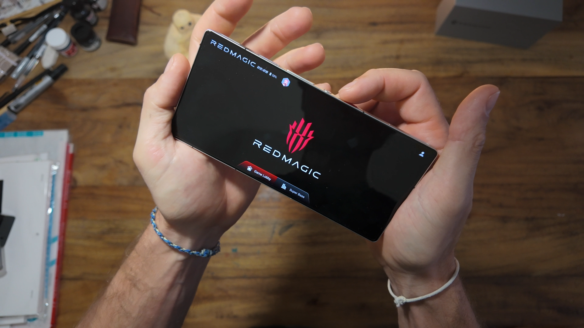 Colas Bim allume le smartphone gaming RedMagic 10S Pro pour tester ses performances.